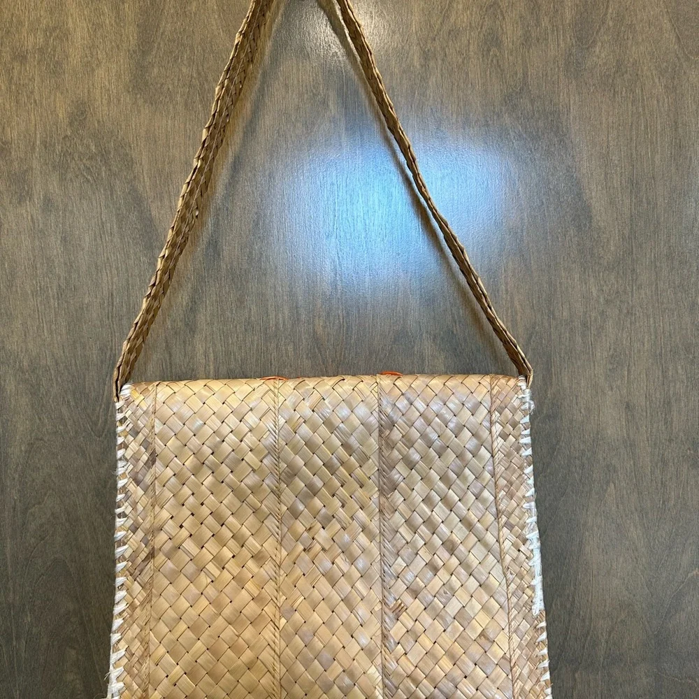 Vintage Bahamas Straw Market Woven Bag with Orange and White Accents - Picture 5 of 6